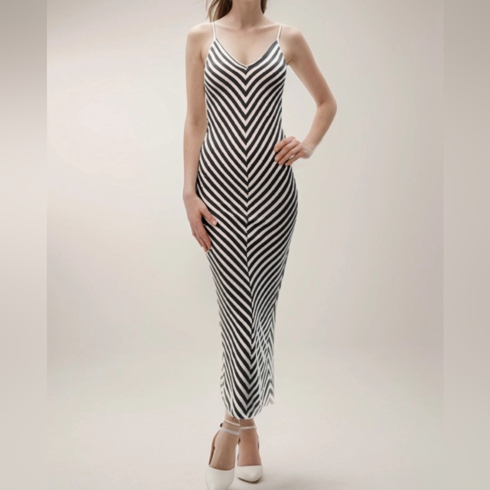 🔥BNWOT Black and white striped maxi dress size small boutique p2p 15”-19.5”